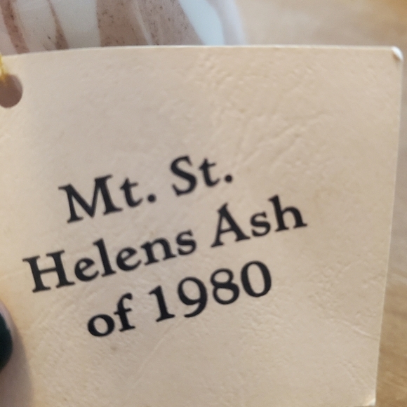 1980 MT. ST. HELEN'S ASH . BELL . Made from the ash. Vintage. NWT - Picture 4 of 8